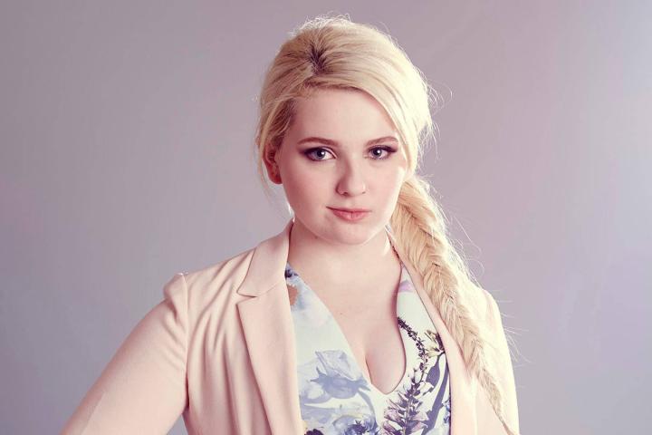 Click to enlarge image abigail-breslin claire.jpg