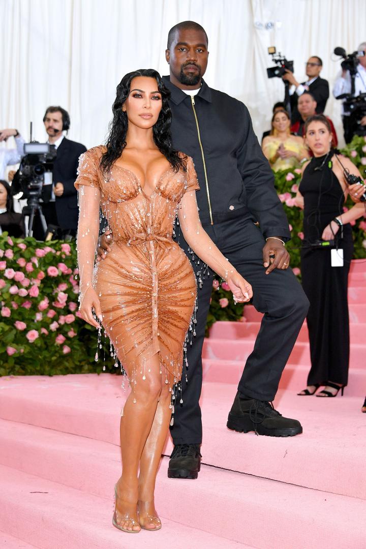 Click to enlarge image Kim-Kardashian-West-and-Kanye-West-Met-Gala-2019-02.jpg