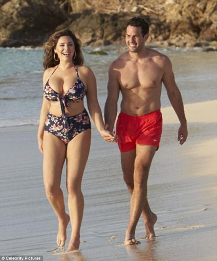 Click to enlarge image 496022B300000578-5408455-Faux_pas_Kelly_Brook_has_admitted_she_proposed_to_her_boyfriend_-a-291_1519041067429.jpg