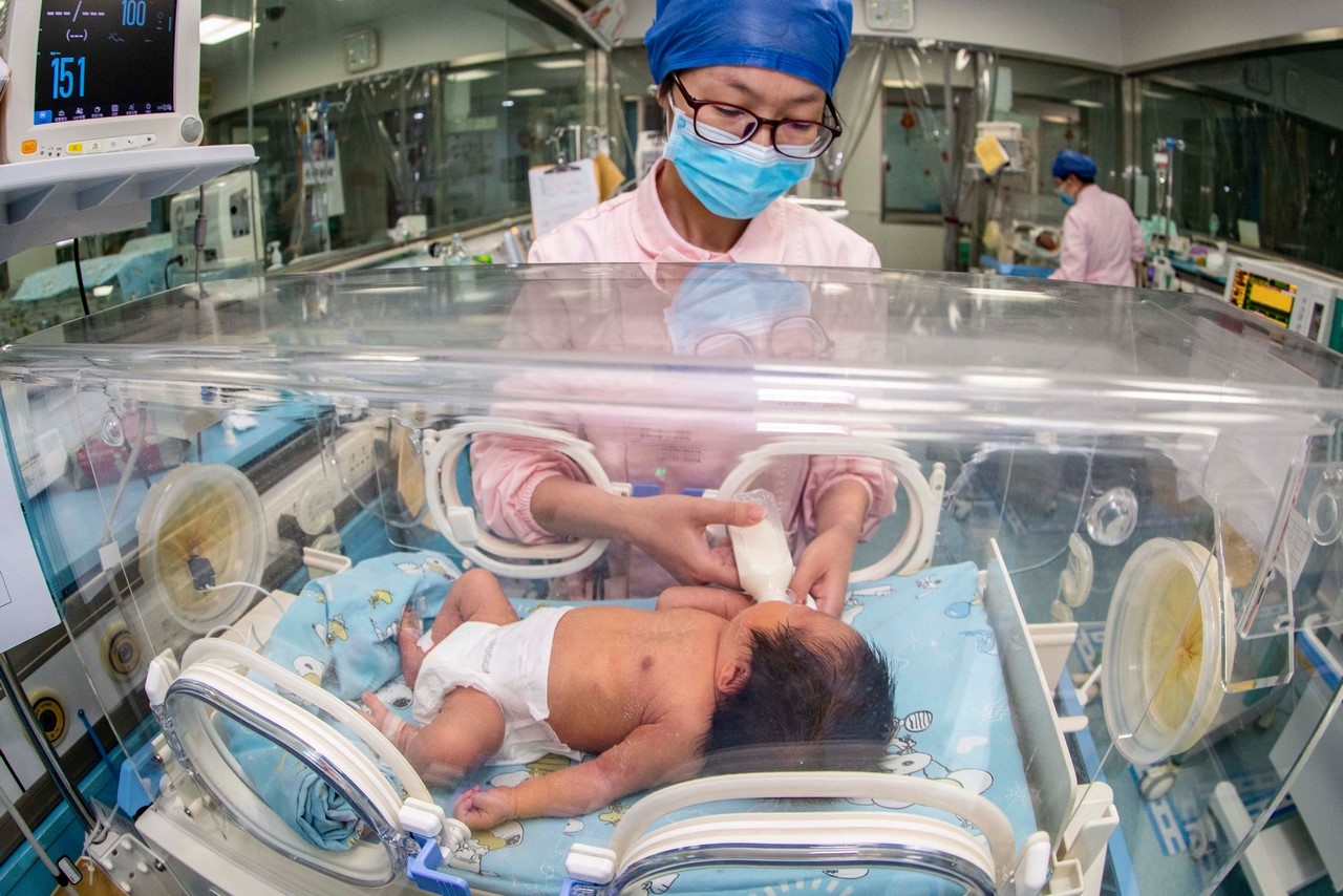 بعد وفاة رضيع مولود قبل أوانه… تحذير المستشفيات من علاجهم بالبروبيوتيك