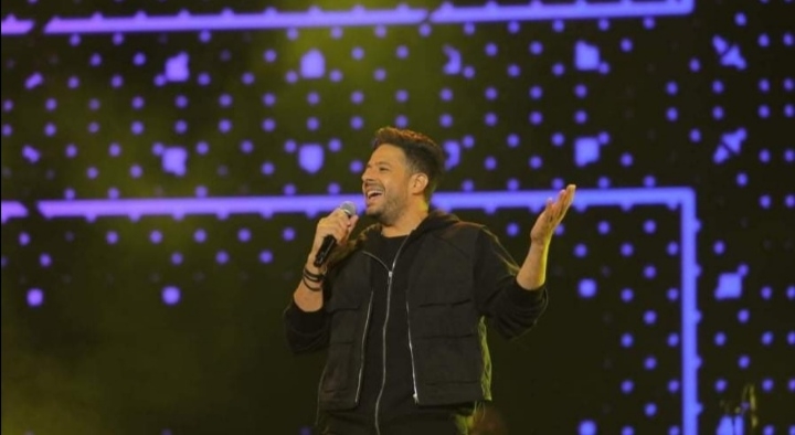 نجوم بوليفارد المواهب يشاركون محمد حماقي الغناء في حفله بالرياض