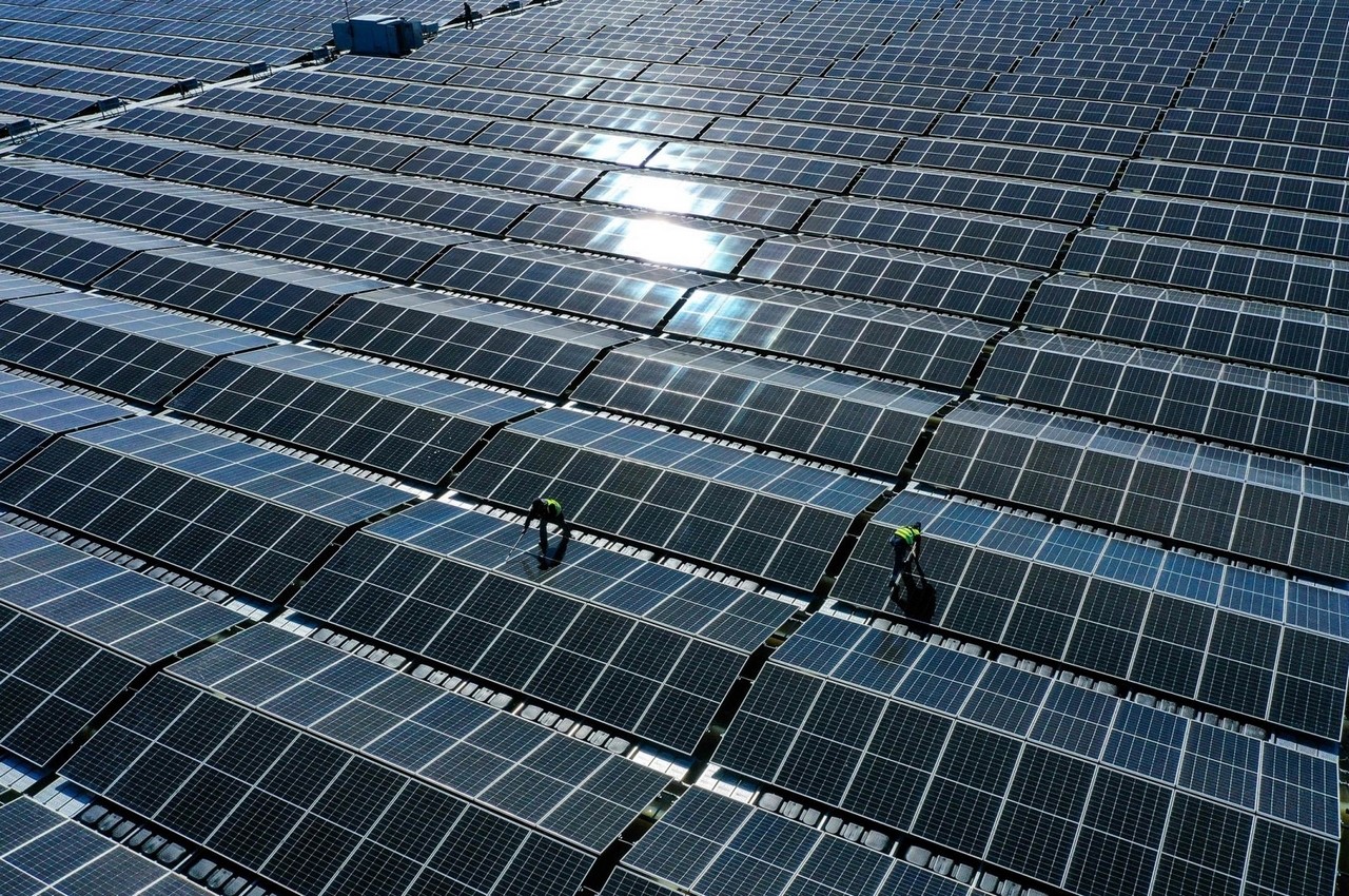 من خردة ألواح الطاقة الشمسية... كارثة بيئية متوقّعة بحلول 2030