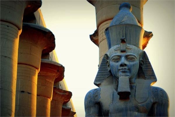 من سويسرا إلى مصر… إعادة قطعة ثمينة من تمثال لرمسيس الثاني