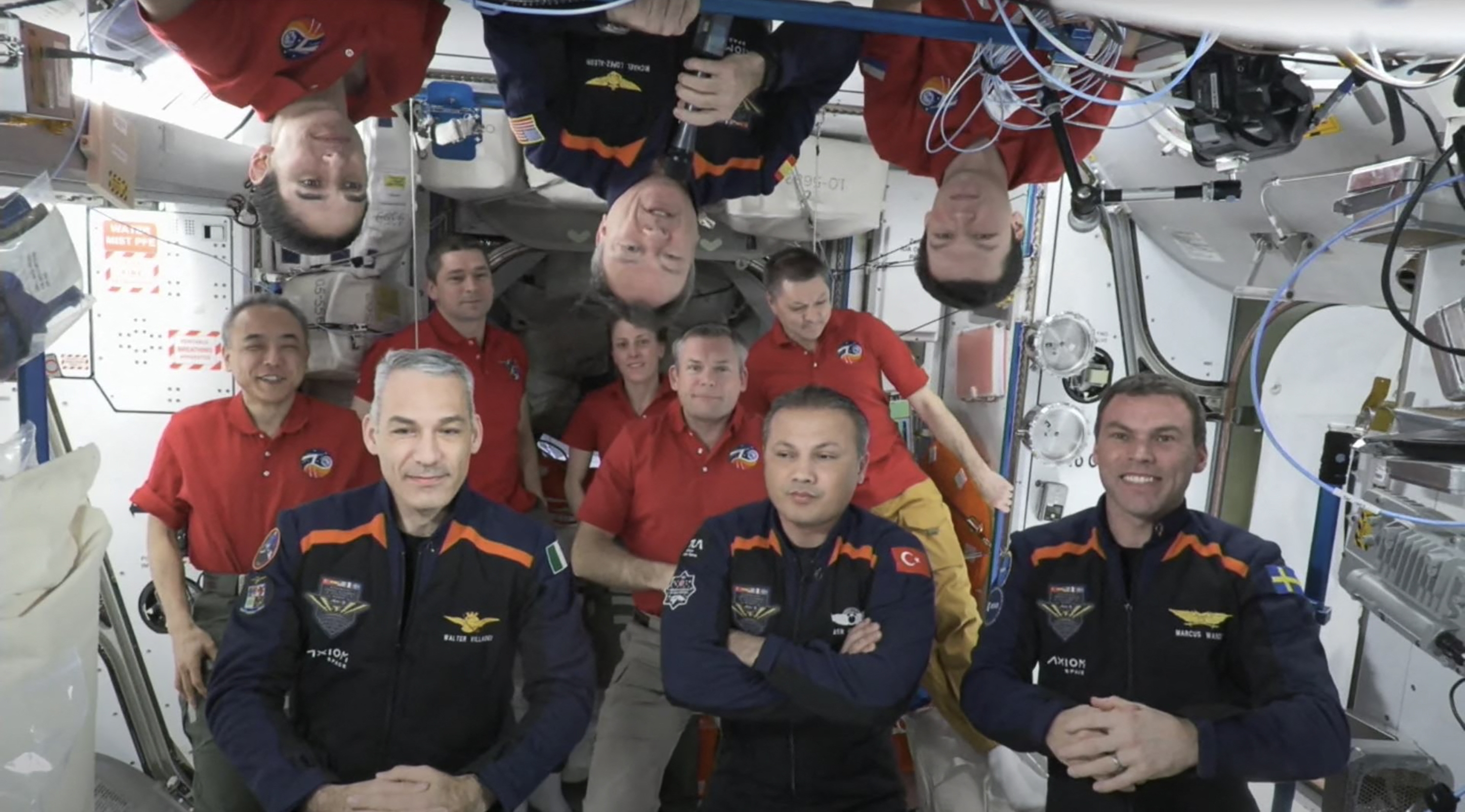 عودة أربعة رواد فضاء إلى الأرض بعد مهمة إستمرت 18 يوماً