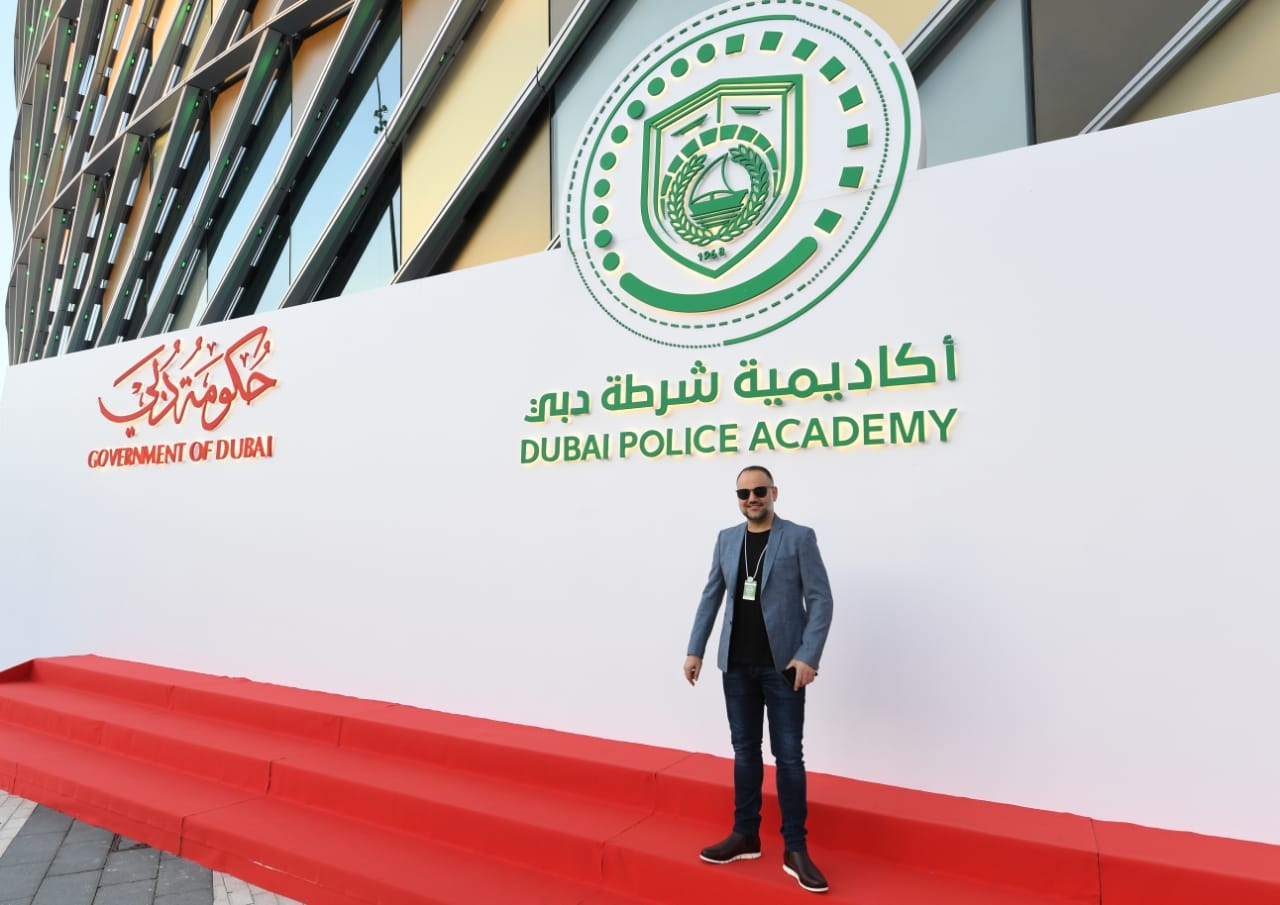 أكاديمية شرطة دبي تمنح سليم عساف شهادة شكر وتقدير