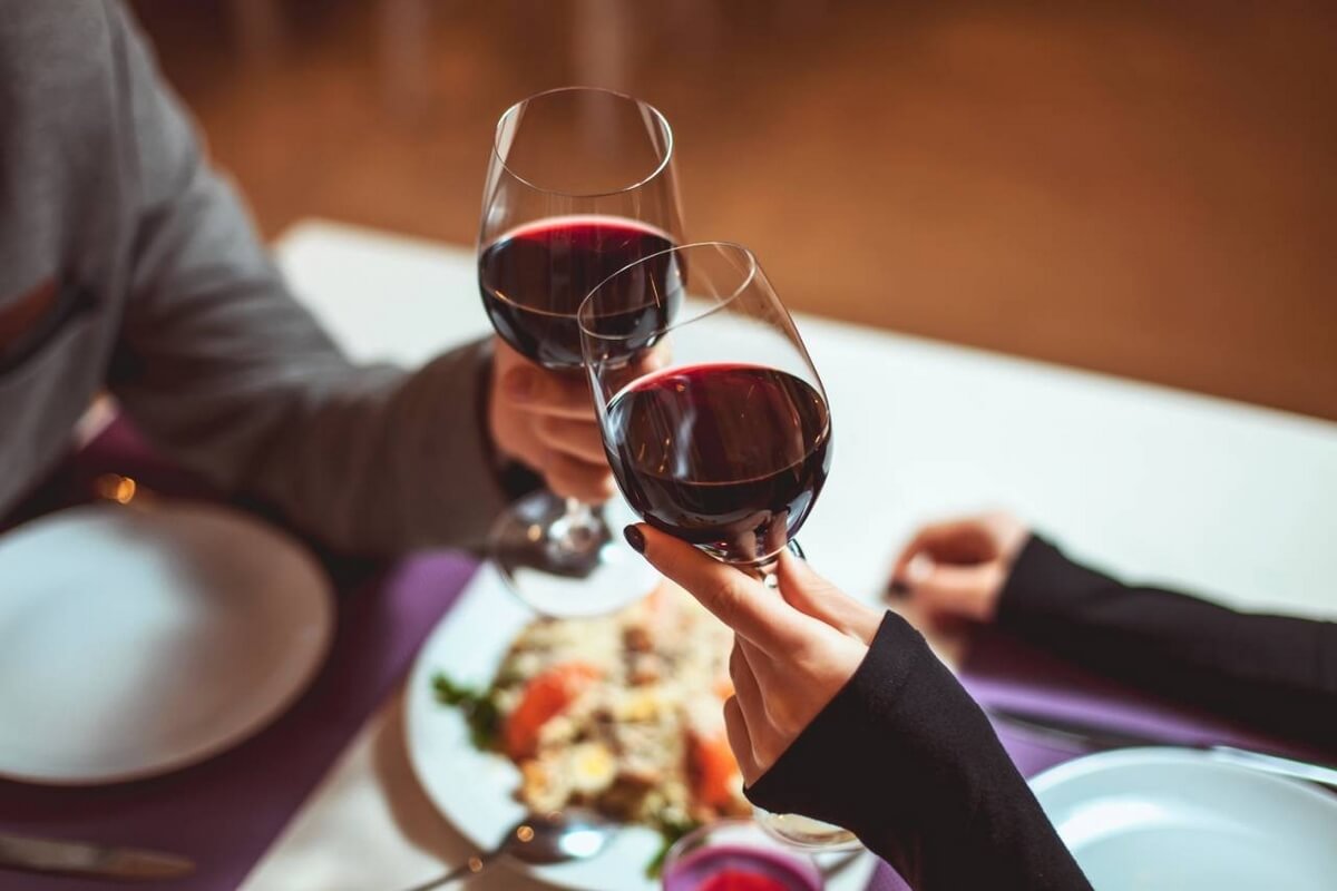 هل تعلم أنّ النبيذ الأحمر محفِّز للرغبة الجنسية؟ إليك التفاصيل!