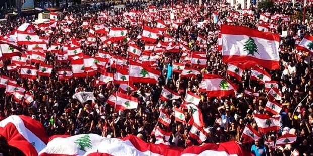الثورة اللبنانية تُخلِّص اللبنانيين من شعار &quot;الزعيم يُقبرني ويُؤمرني&quot; على مِنهاج عنصر المفاجأة!