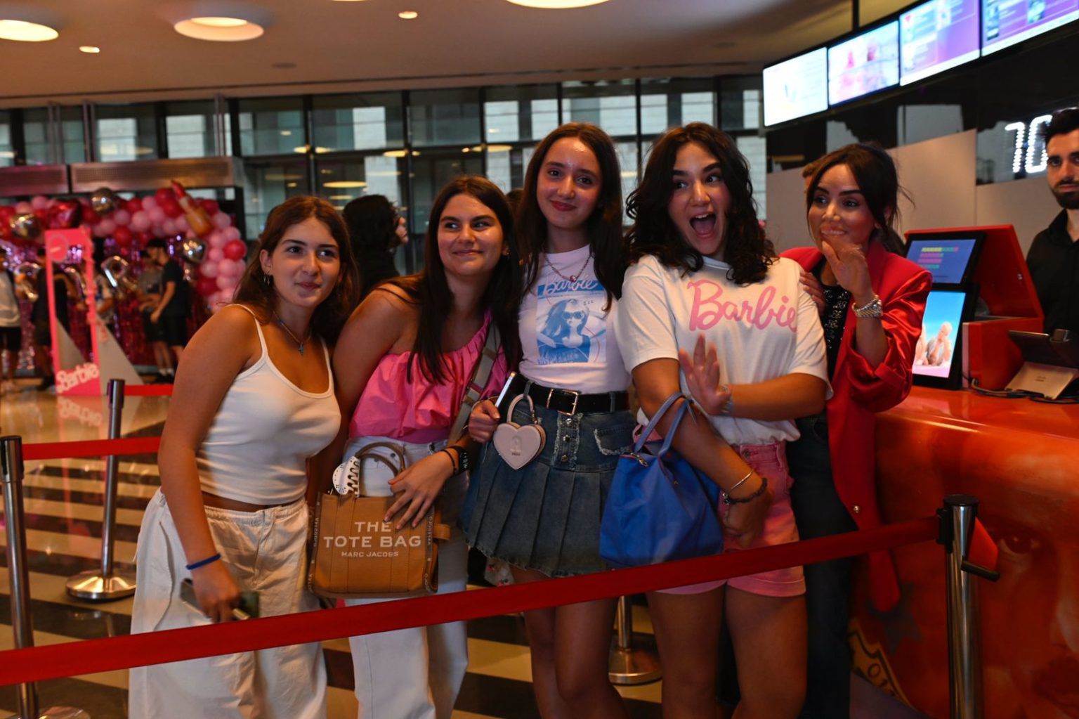 373b7437-e566-441f-8a32-ea3f52379561 1