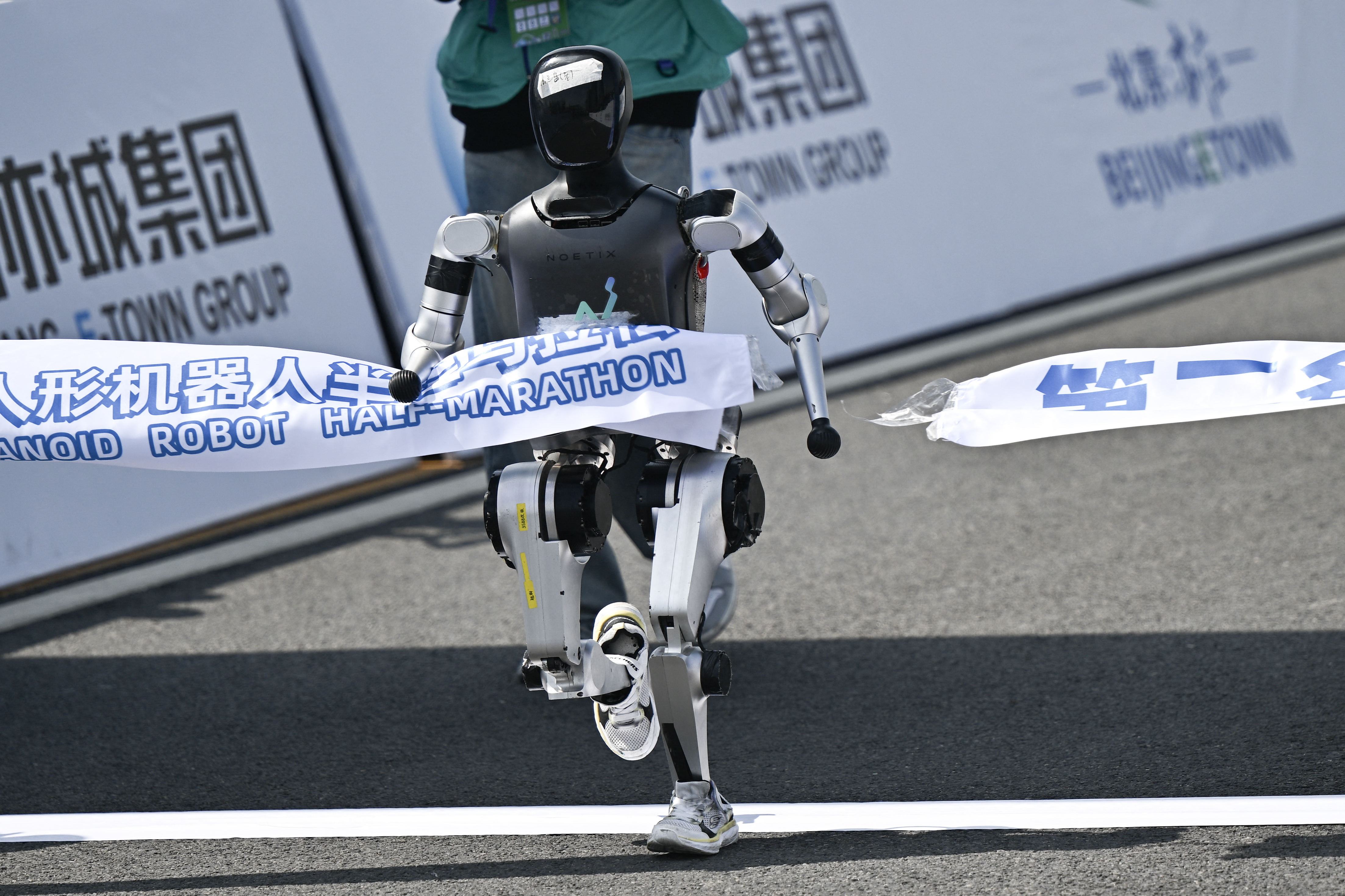 AFP__20250419__42TX3CP__v3__HighRes__ChinaAthleticsTechnologyRobots