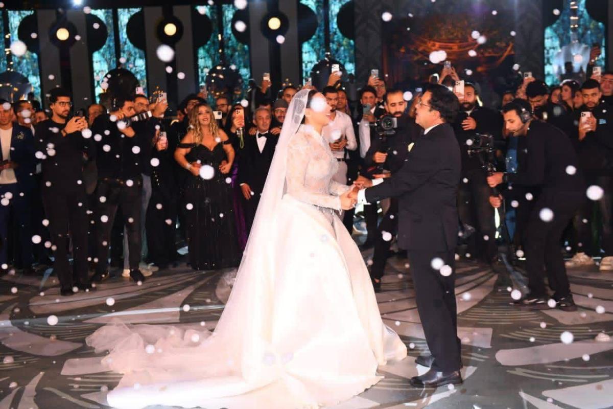 النجوم يشاركون محمد هنيدي فرحته في زفاف ابنته