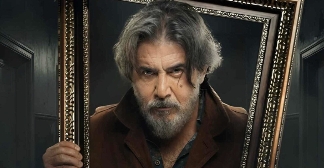 عابد فهد يبدع في “سعادة المجنون”… الجنون مفتاح كشف الممنوع بعد سقوط نظام الأسد