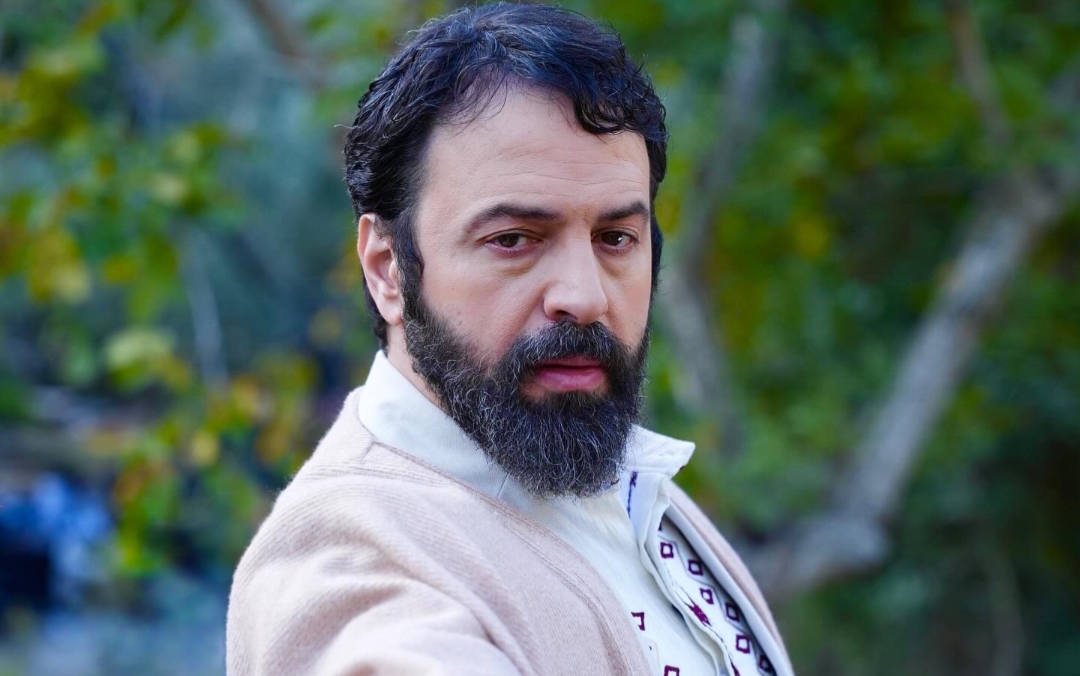 بين الزيت والدم… تيم حسن يضيء شرارة الثورة في «مولانا»