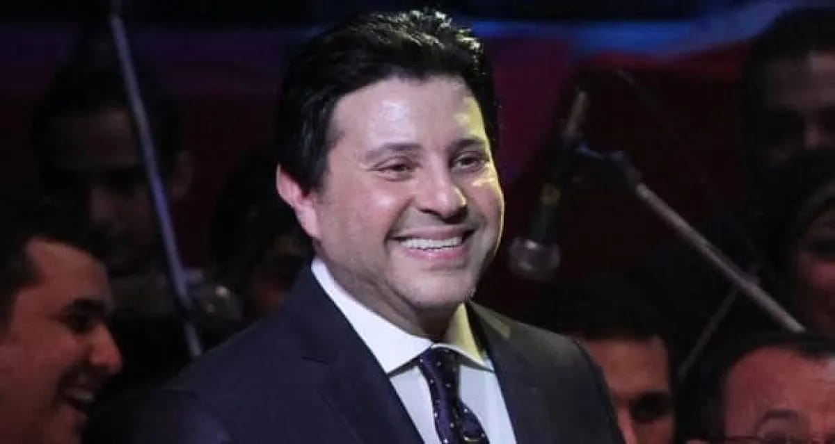 ما حقيقة صورة هاني شاكر المنتشرة من المستشفى؟!