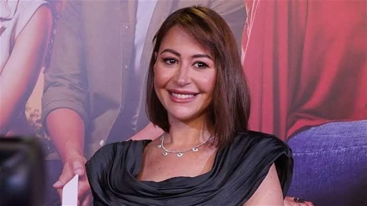 منة شلبي توجه رسالة إلى جمهورها بعد وفاة والدها