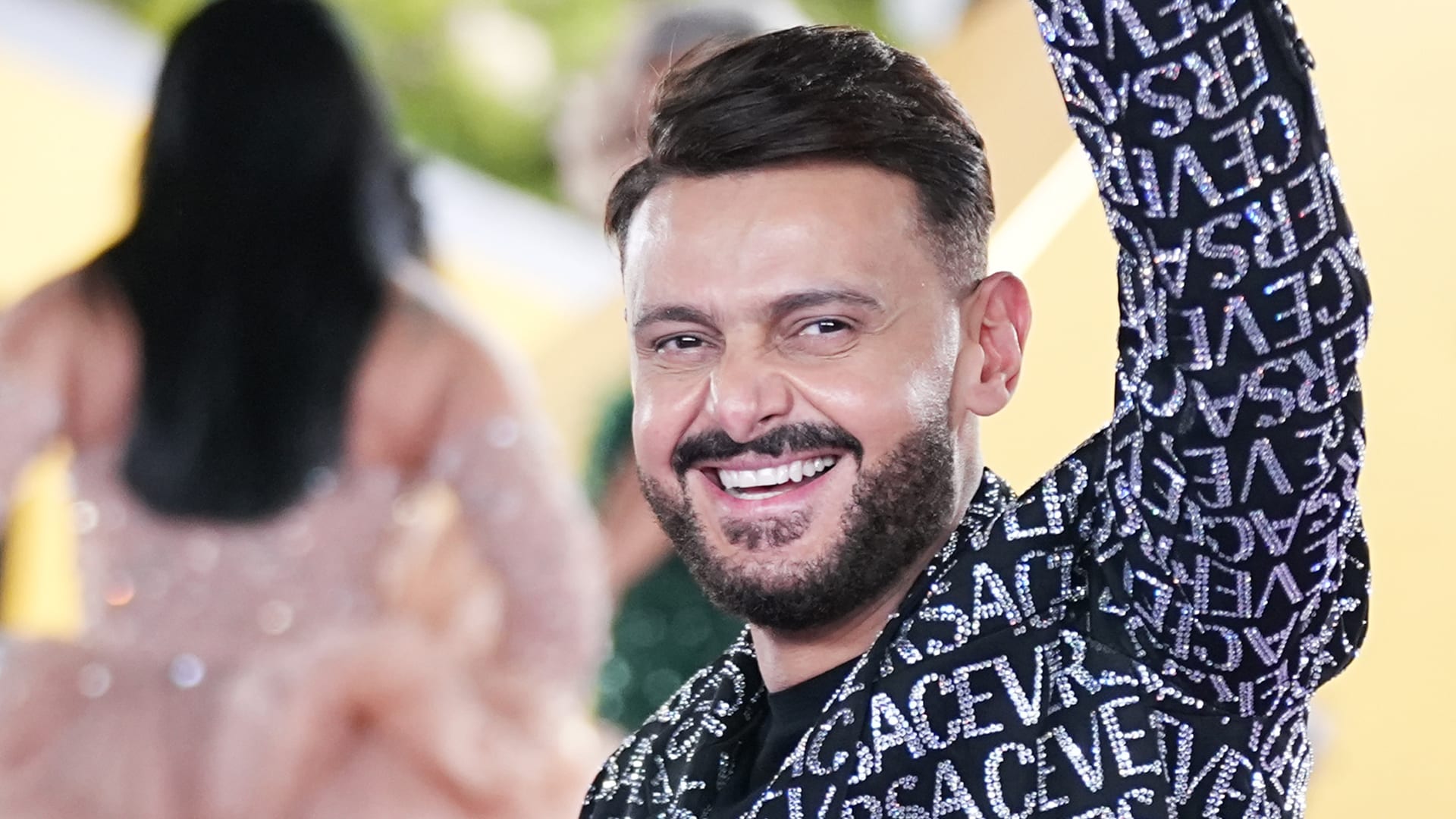 رامز جلال يفاجئ الجمهور بإطلالة صادمة في الإعلان الأول لـ “بيج رامي”