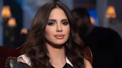“باجي بالحرية”…إصدار غنائي جديد لآمال ماهر يلفت الأنظار