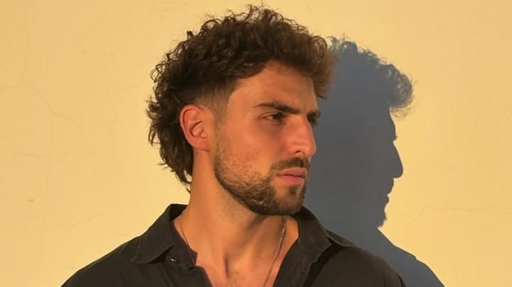 والد سانت ليفانت حديث الجمهور بعد ظهوره برفقة نجله في أستراليا