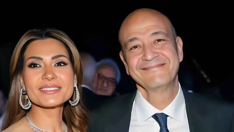 عمرو أديب حديث منصات التواصل الاجتماعي بعد آخر ظهور له مع زوجته دينا طلعت