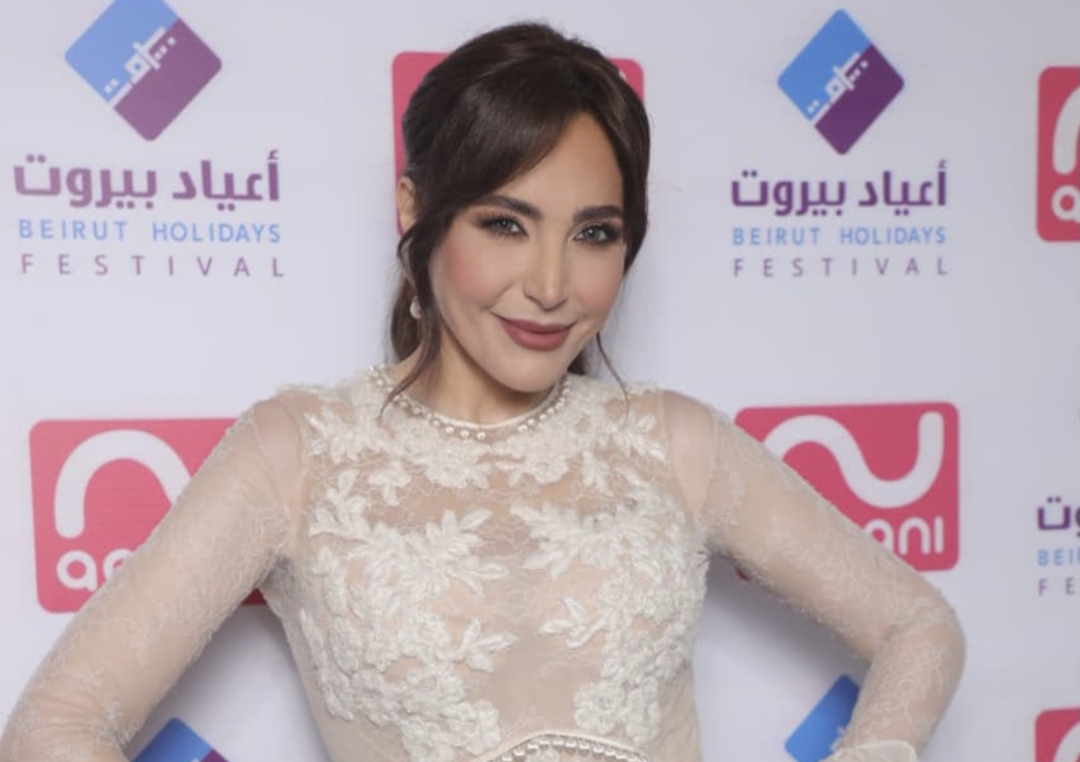 بإطلالة آسرة وأداء راقٍ… عبير نعمة تخطف القلوب في افتتاح مهرجان “أعياد بيروت”