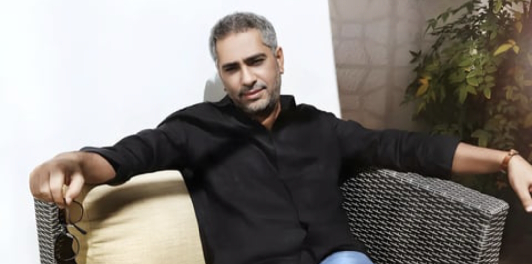 بعد القرار القضائي… فضل شاكر يغادر لبنان متجهًا إلى قطر