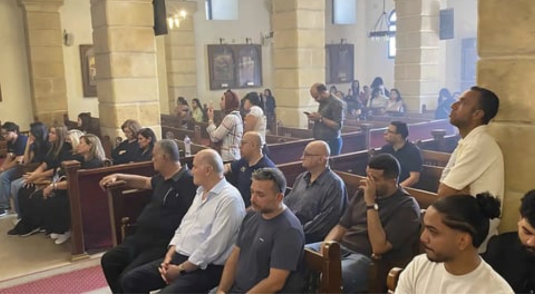الدموع تسيطر على وداع هاني شنودة… وغياب الفنانين يخطف الأنظار