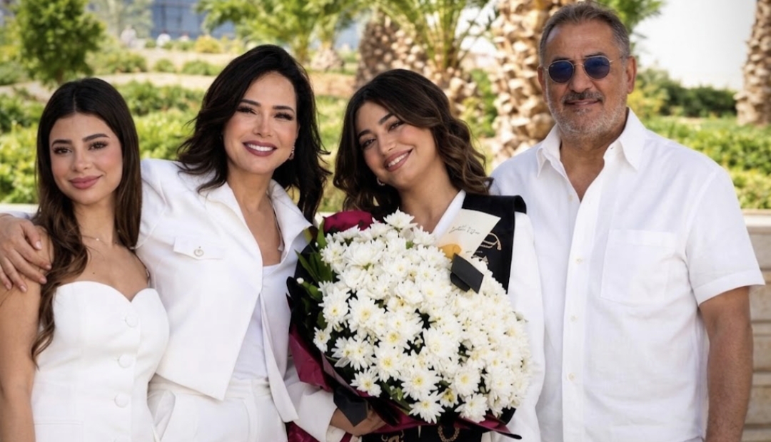 أمل عرفة وعبد المنعم عمايري يحتفلان بتخرّج ابنتهما سلمى بامتياز