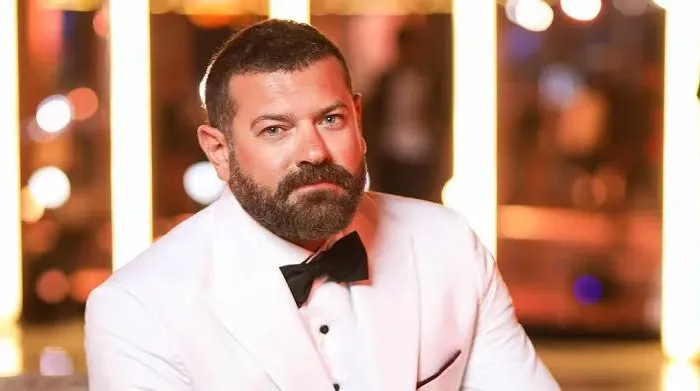 عمرو يوسف يواجه اتهامات بسرقة مسلسل «180» والمنتج كريم أبو ذكري يرد